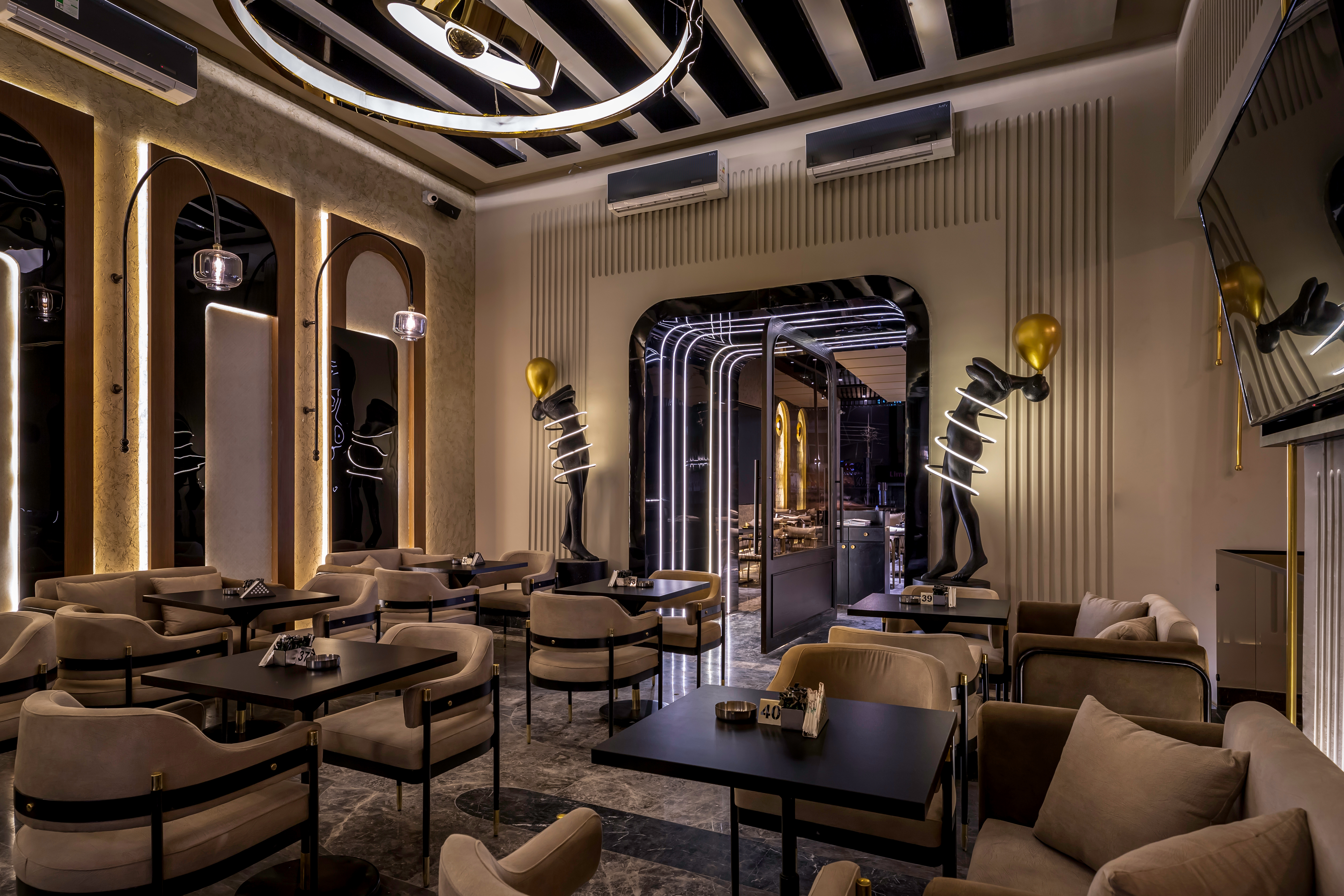Savoy — view 16